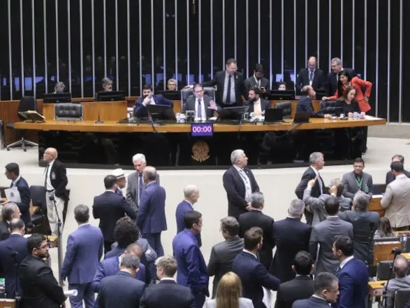 Câmara aprova pedido de urgência para projeto que suspende aumento do IOF