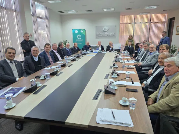 Dirigentes da Ocepar e Fecoopar recebem secretário de Desenvolvimento Sustentável do Paraná