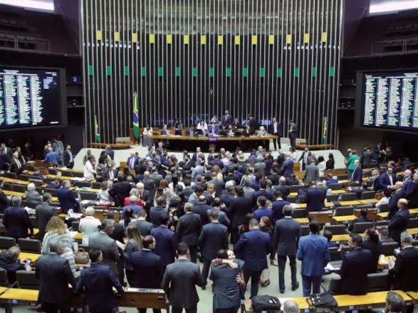 Deputados retomam votações após recesso