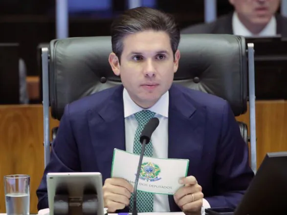 Hugo Motta quer levar Imposto de Renda ao Plenário na próxima semana