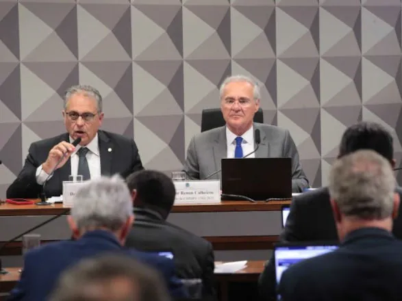Com placar apertado, comissão mista aprova medida provisória para compensar IOF