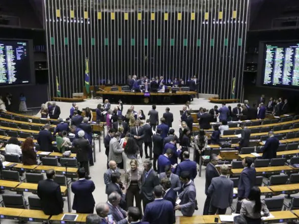 Câmara aprova projeto que aumenta gradualmente para 20 dias a licença-paternidade