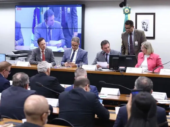 Sistema OCB defende ações urgentes para proteger produtores de leite