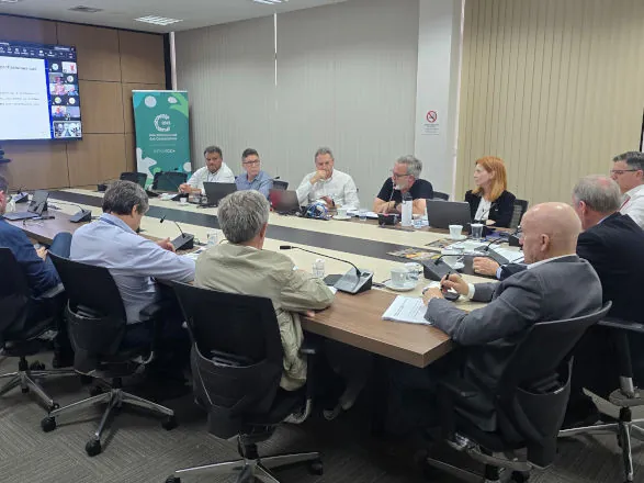 Diretores da Ocepar e da Fecoopar discutem ações de apoio a Rio Bonito do Iguaçu, em reunião ordinária 