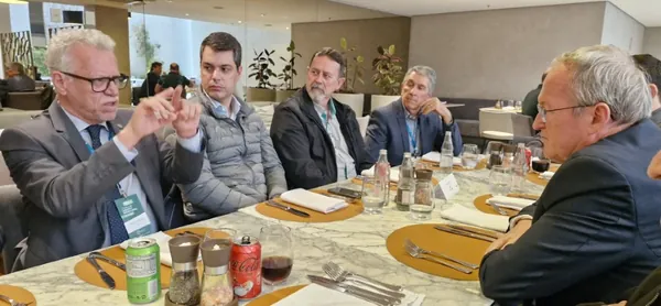Sistema Ocepar promove reunião com representante do MAPA