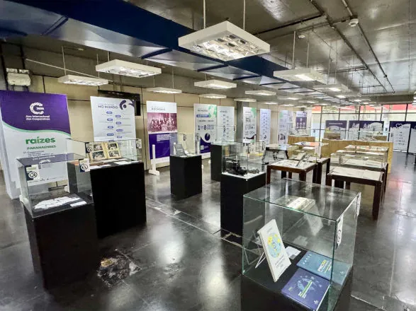 Últimos dias para conferir a exposição “Raízes Paranaenses: cooperativas constroem um mundo melhor”