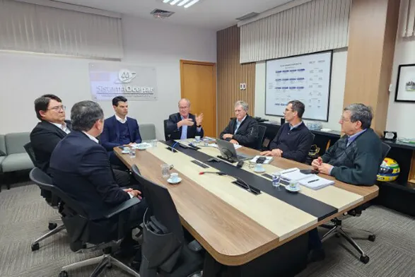 Sistema Ocepar recebe presidente da Copel para debater fornecimento de energia