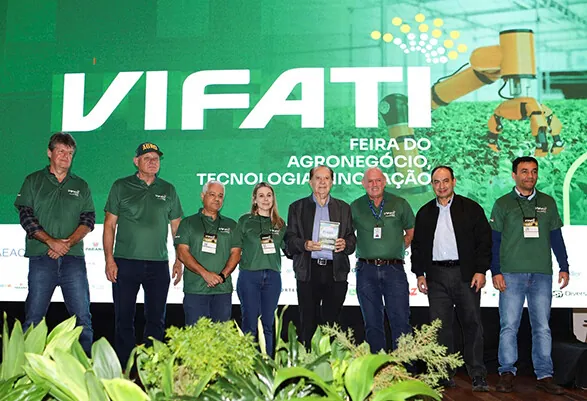 Aroldo Gallassini recebe homenagem como pioneiro da extensão rural na região da Comcam