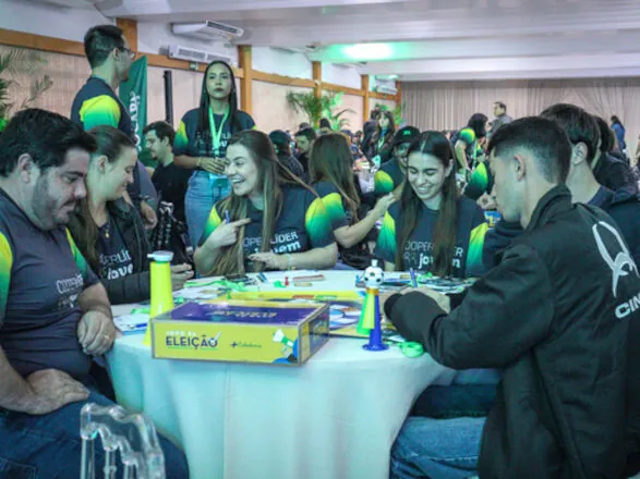 Comitê Jovem da Cocari fortalece lideranças e prepara sucessão no cooperativismo