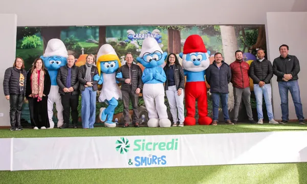 Crianças de Balsa Nova recebem Caravana Sicredi & Smurfs com foco em sustentabilidade 