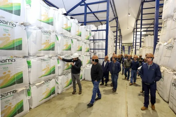 Tour apresenta investimentos da Coamo em qualidade das sementes