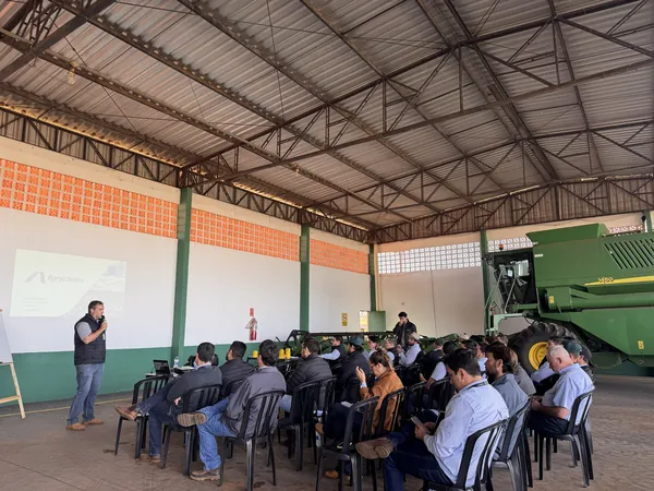 Curso orienta agrônomos sobre aplicação correta de defensivos e redução de desperdício 