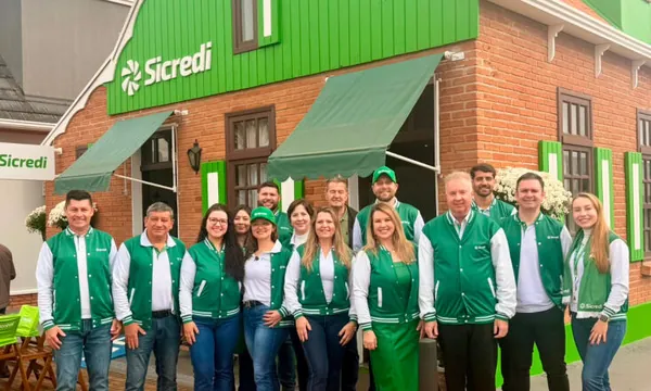 Sicredi marca presença no Agroleite 2026 com condições especiais e ações de relacionamento