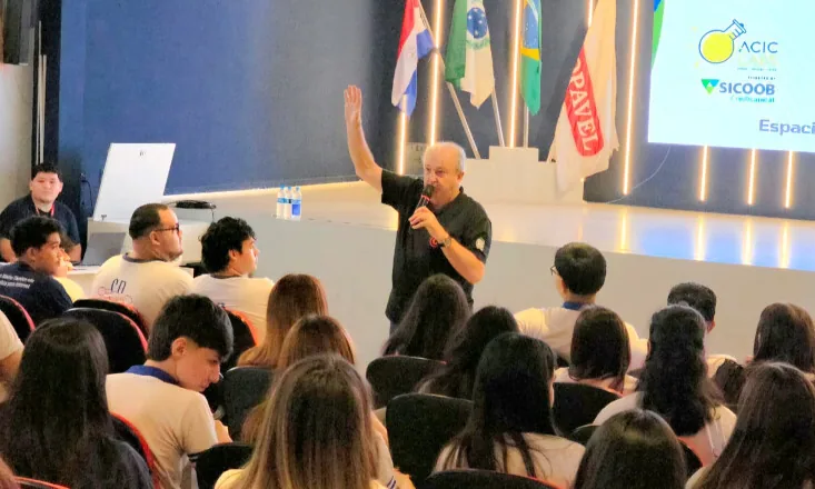Dilvo fala sobre empreendedorismo e sucessão a alunos do Brasil e Paraguai