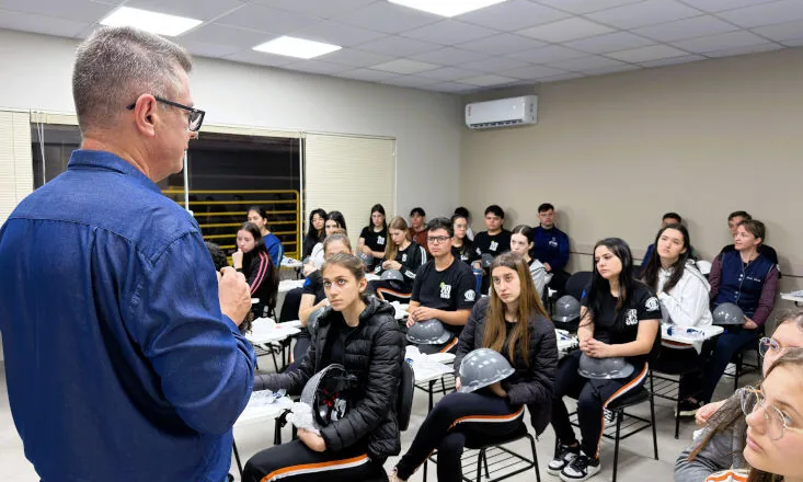 Estudantes de curso técnico visitam o Tradição Moinho