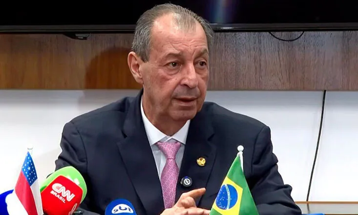 Omar diz acreditar na aprovação do fim da 6x1 ainda no esforço concentrado
