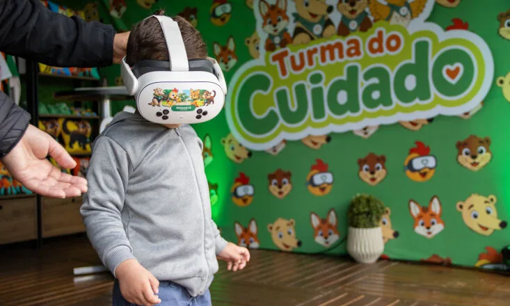 Unimed Ponta Grossa lança óculos de realidade virtual da Turma do Cuidado no Parque Vila Velha 