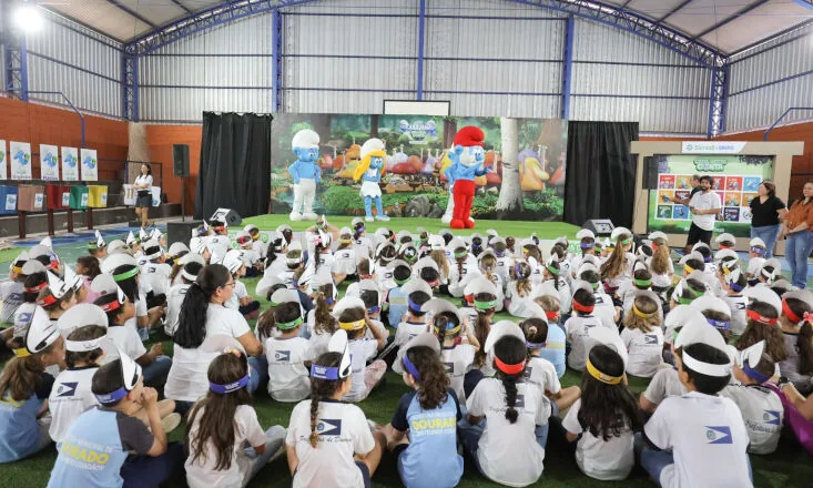 Sicredi e Smurfs transformam sustentabilidade em experiência para crianças em parceria inédita no Brasil