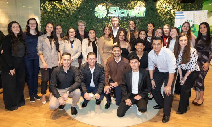 Sicredi qualifica colaboradores e amplia acesso ao mercado financeiro