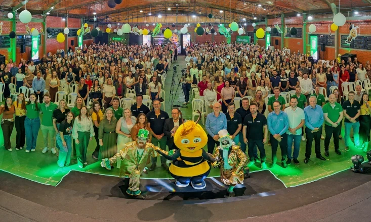 Sicredi Fronteiras re&uacute;ne 800 professores em celebra&ccedil;&atilde;o aos 20 anos do Programa A Uni&atilde;o Faz a Vida