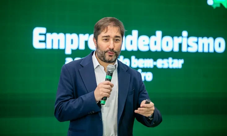 Sicredi promove debate sobre o impacto do cooperativismo no bem-estar financeiro da sociedade 