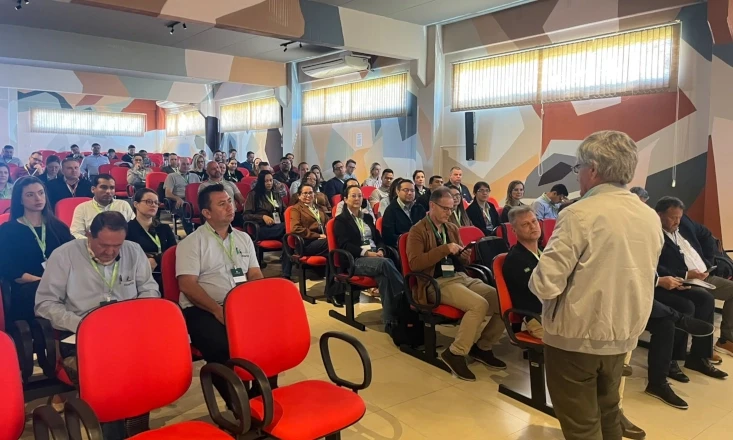 Mais de 130 profissionais das cooperativas do PR participam do F&oacute;rum de Sa&uacute;de, Seguran&ccedil;a e Rela&ccedil;&otilde;es do Trabalho, em Cascavel