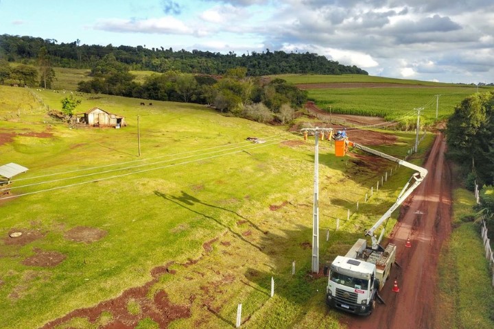 INFRAESTRUTURA: Copel instala 2,8 mil quilômetros de rede trifásica no campo