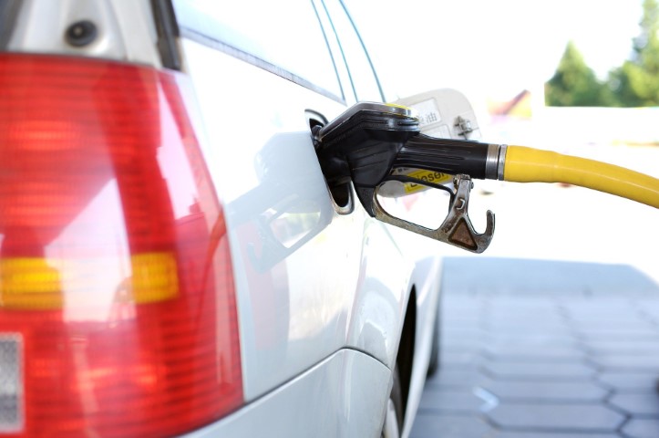 COMBUSTÍVEL: Litro da gasolina sobe R$ 0,15 nas refinarias da Petrobras