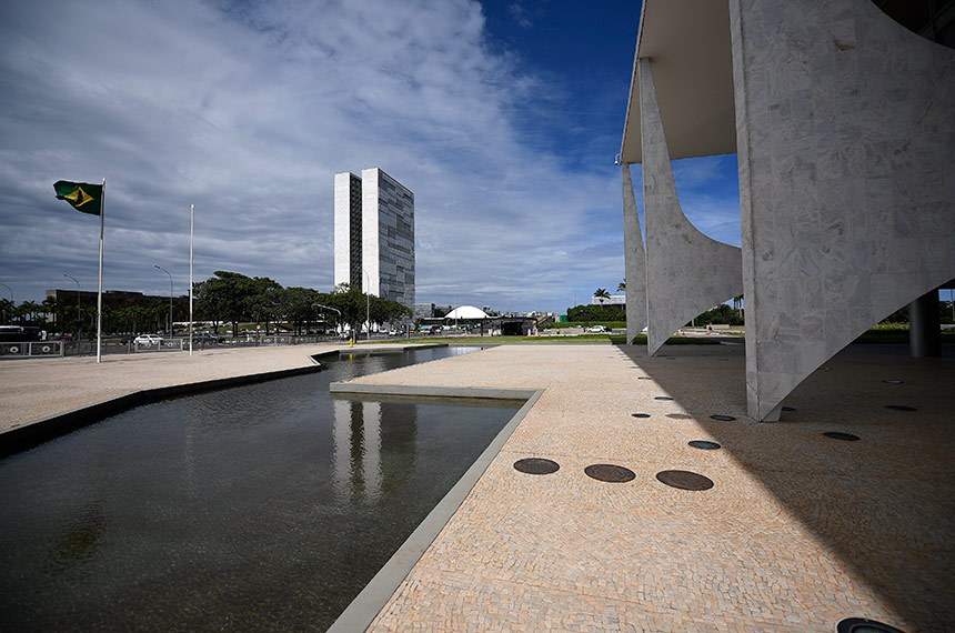 LEGISLATIVO: Congresso avalia Lei Orçamentária e 24 vetos na volta do recesso