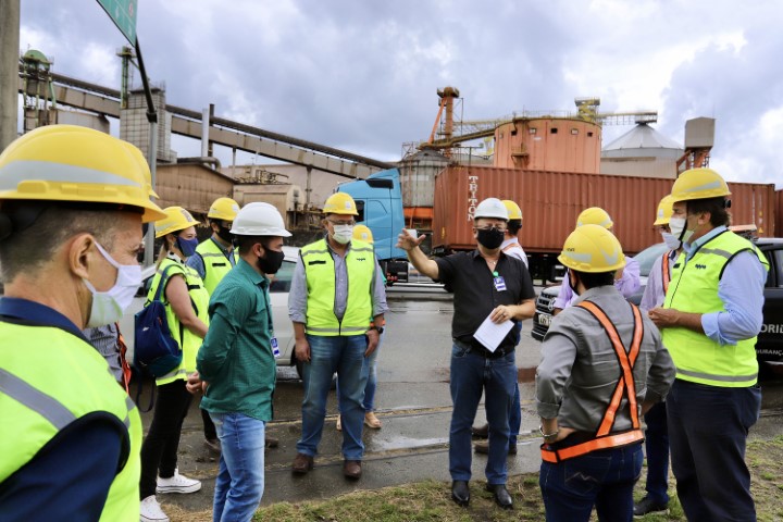 INFRAESTRUTURA: Comitiva do GT Ferrovias visita o Porto de Paranaguá