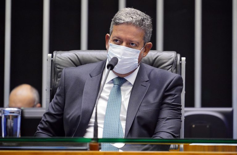 LEGISLATIVO II: Lira recebe texto da Comissão Mista da Reforma Tributária