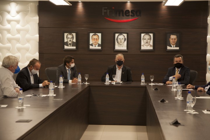 FRIMESA: Presidente do BB visita a Central 