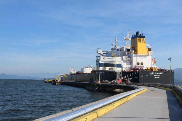 INFRAESTRUTURA: Porto de Paranaguá recebe maior navio tanque de sua história