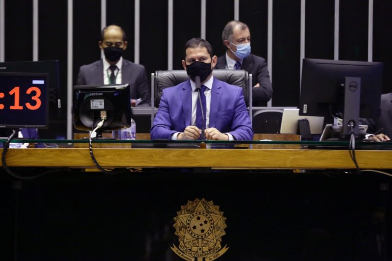 LEGISLATIVO: Câmara aprova MP que altera regras do Fust e incentiva internet por satélite