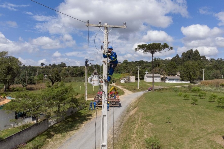 ENERGIA NO CAMPO: Paraná Trifásico conclui 4,3 mil quilômetros de novas redes