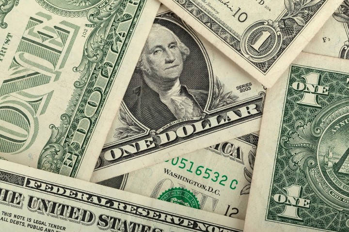 CÂMBIO: Dólar fecha em leve alta, vendido a R$ 4,94