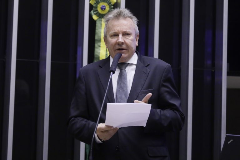 CÂMARA DOS DEPUTADOS: Comissão aprova desconto na conta de luz para produtores de leite