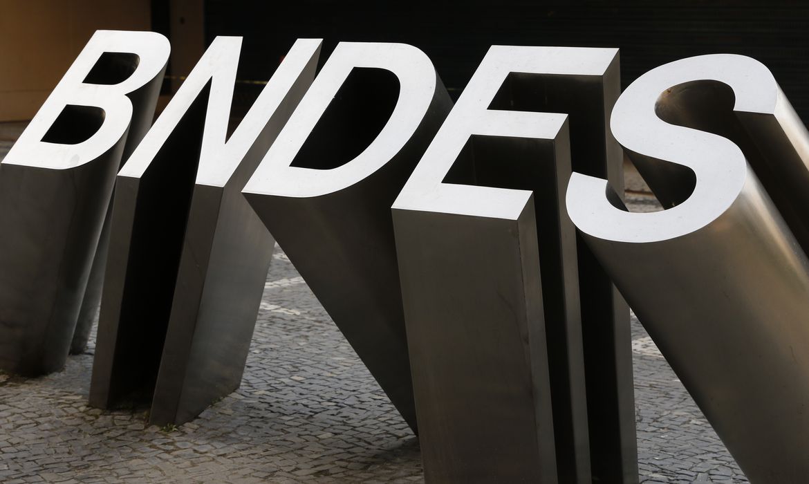 ECONOMIA: BNDES quer mais R$ 100 milhões para financiar combate à Covid-19