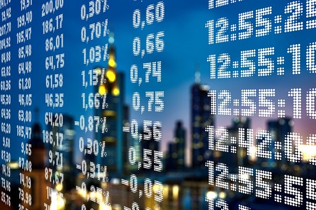 MERCADO FINANCEIRO: Bolsa cai para menor nível desde maio e dólar sobe para R$ 5,25