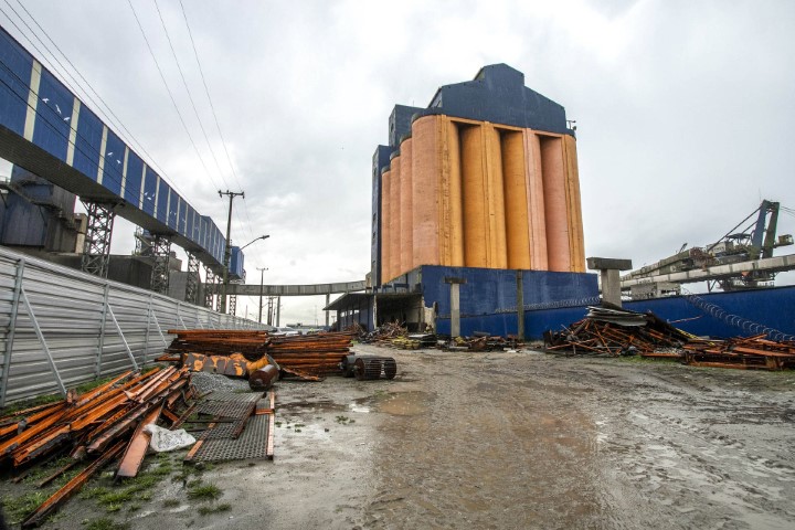 INFRAESTRUTURA: Silo obsoleto será demolido para dar mais espaço operacional ao Porto de Paranaguá