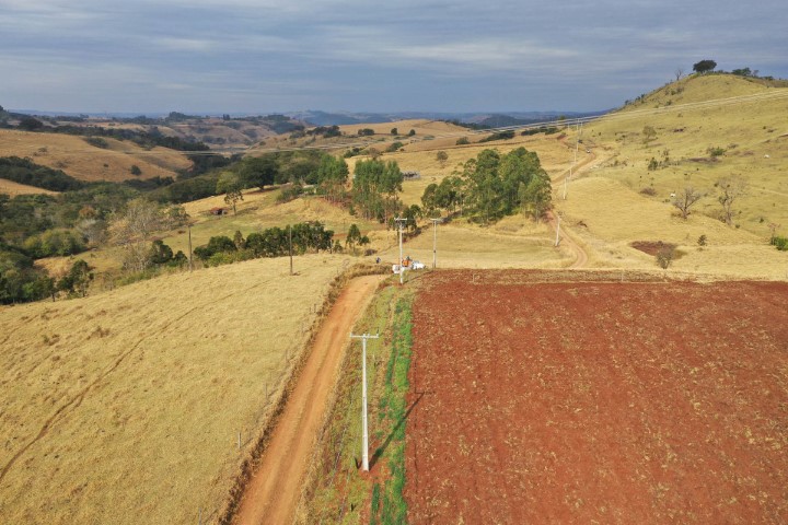 PARANÁ TRIFÁSICO: Programa de redes elétricas na área rural avança na região de Campo Mourão