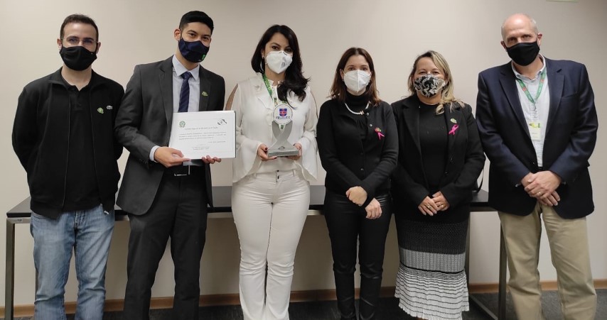 UNIMED LABORATÓRIO: Biomédicos recebem homenagem pela atuação durante a pandemia