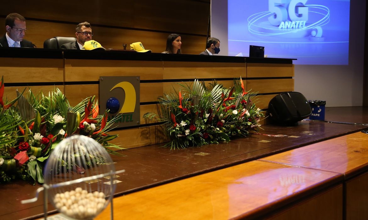  TECNOLOGIA: Claro, Vivo e TIM arrematam faixa de 3,5 GHz do leilão do 5G