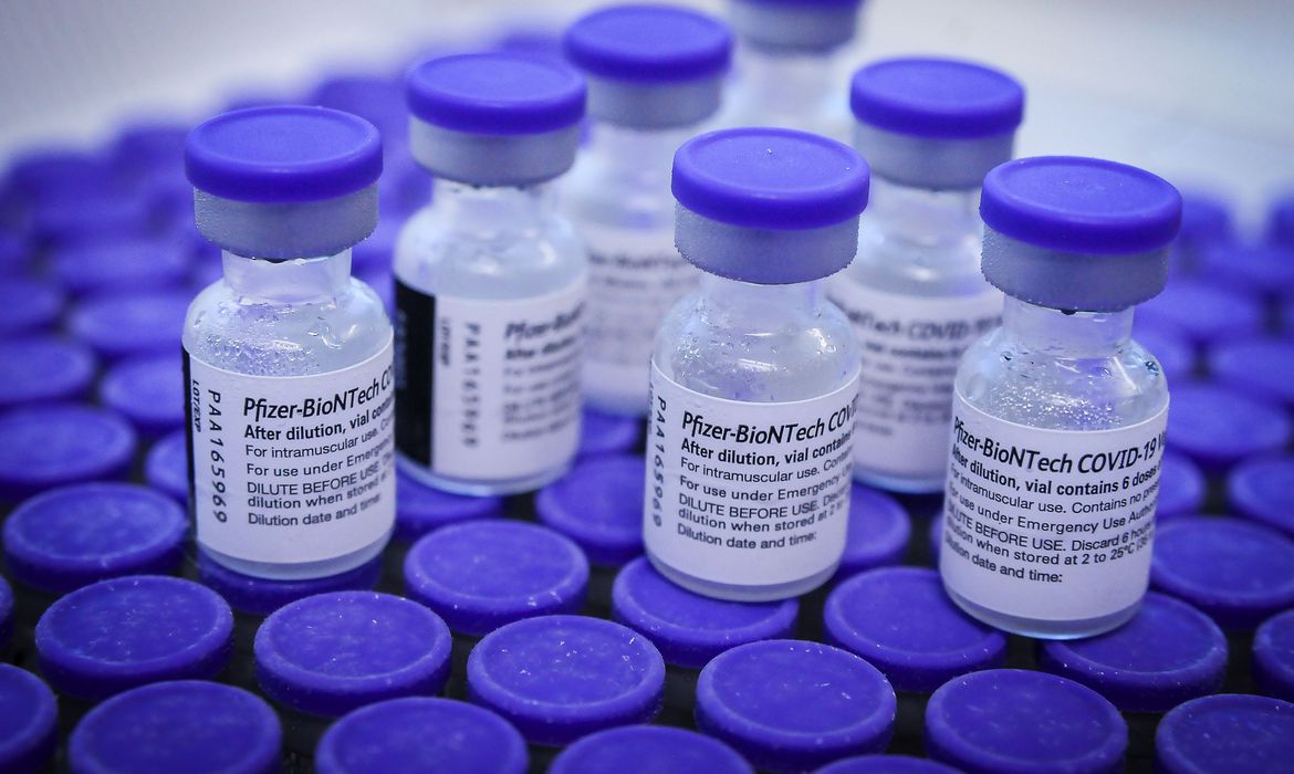 SAÚDE III: País recebe mais 1,7 milhão de doses da vacina da Pfizer