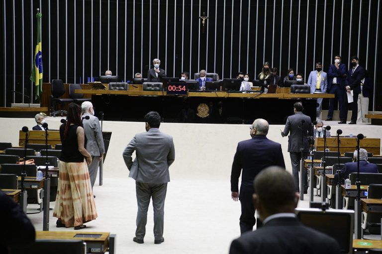 LEGISLATIVO: Congresso aprova crédito de R$ 9,3 bi para pagar Auxílio Brasil neste ano