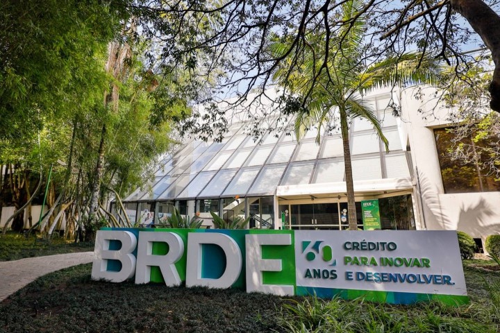 BRDE: Banco atinge mais de R$ 1 bilhão em contratos firmados no Paraná em 2021