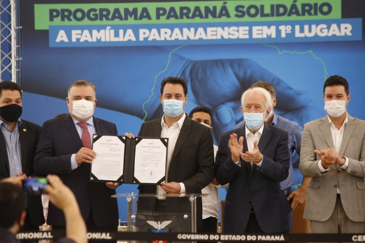 PARANÁ SOLIDÁRIO: Governador lança pacote que amplia os benefícios sociais do Estado