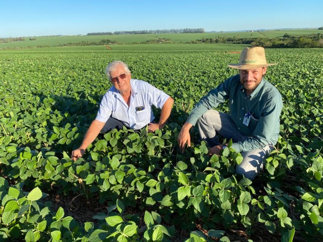 COCAMAR: Rally visita produtor em Mandaguaçu, que recebe homenagem