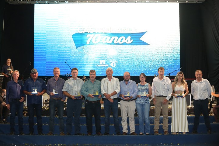 CASTROLANDA: Noite histórica marca aniversário de 70 anos da cooperativa