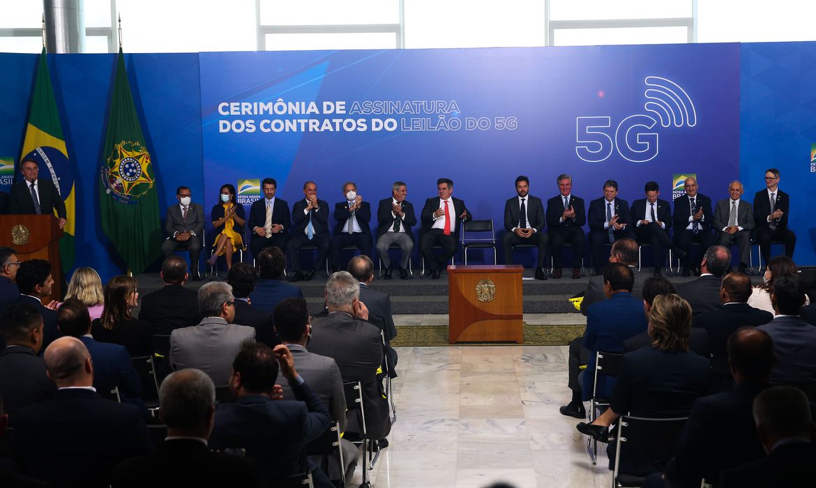 TECNOLOGIA: Governo e empresários assinam termo de concessão do 5G
